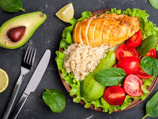 Catering dietetyczny w pracy - jak zdrowo odżywiać się w biurze?