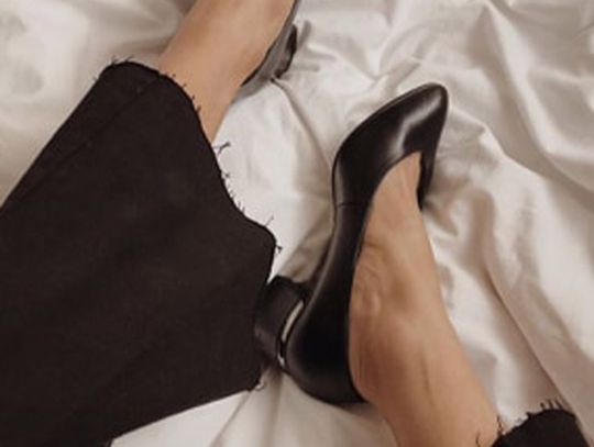 Czarne czółenka - niezbędnik w każdej damskiej szafie