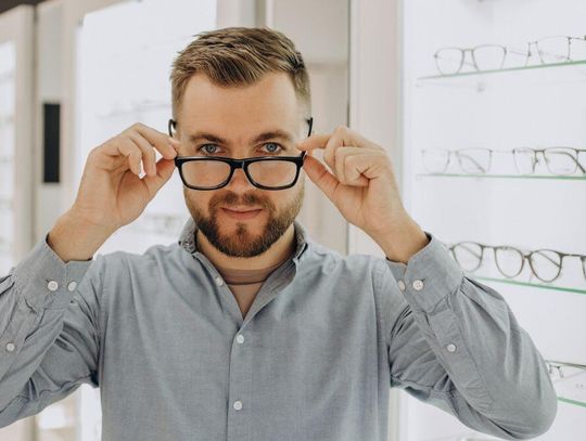 Czy optometrysta lepiej dobierze oprawki niż okulista?