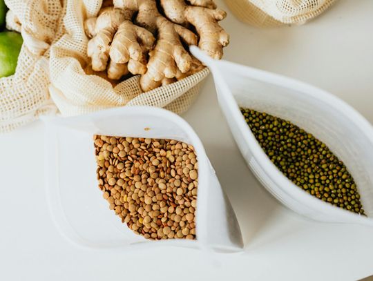 Czy warto jeść rośliny strączkowe? Odkryj ich właściwości i dowiedz się, jak wprowadzić je do diety