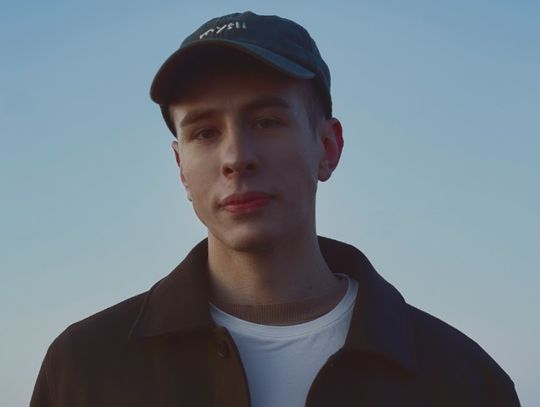 dezydery zapowiada debiutancki album singlem „Plot Twist”