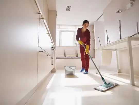 Dobre praktyki w profesjonalnej firmie sprzątającej