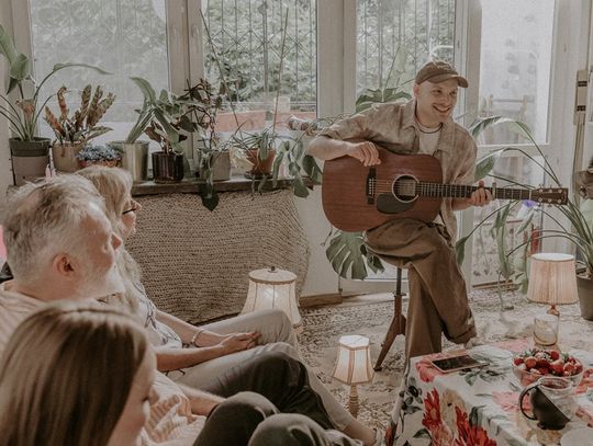 Doceńmy drobne rzeczy, które mamy w życiu - wywiad z Maksem Łapińskim [25.03.2026r]