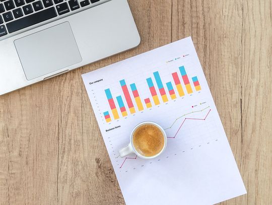 Faktoring a tradycyjny kredyt bankowy - porównanie rozwiązań finansowych