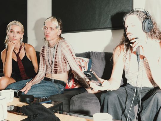 IKARVS znów zaskakują. Tym razem z Michałem Szpakiem fantazjują o kataklizmie