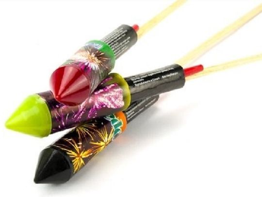 Jak bezpiecznie obchodzić się z fajerwerkami