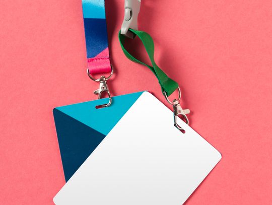 Jak wykorzystać smycz reklamową w kampanii reklamowej firmy?