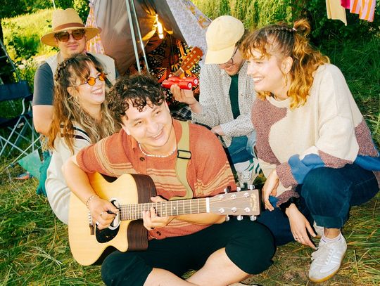 "Jakoś to będzie" - nowy utwór Wojtka Szumańskiego o tym, co czuje większość z nas