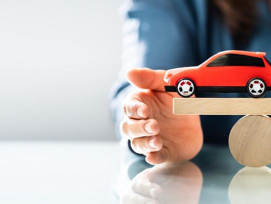 Kiedy warto wybrać kredyt na samochód ze stałą stopą procentową?