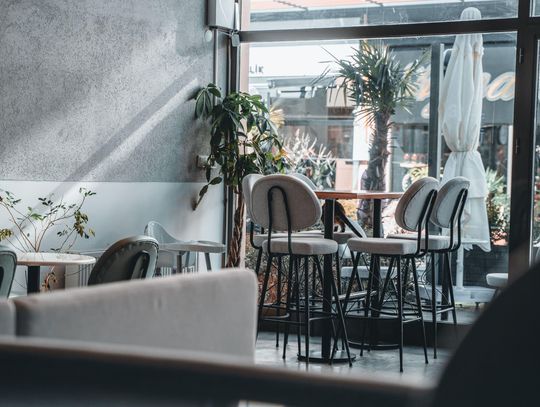 Klimatyzacja w Warszawie – dlaczego jest tak ważna w restauracji?