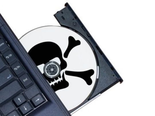 Małżeństwo rozprowadzało pirackie systemy operacyjne