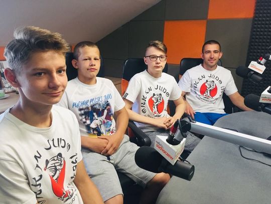  Mistrzowie i medaliści  - Maciej Cichocki – trener oraz zawodnicy: Maksymilian Żakowski, Jan Jesiołowski, Kacper Wątkowski - Orkan Judo Sochaczew. 