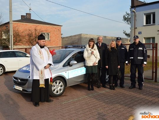 Młodzieszyn: Przekazanie samochodu dla Policji
