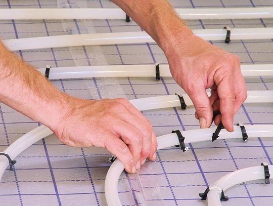 Mocowania do rur: Jak się trzymać w ryzach