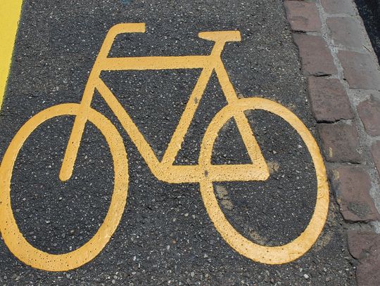 Nawet 300 złotych kosztować może kierowcę parkowanie na ścieżce rowerowej