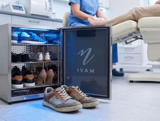 Od sterylizatora po fotel – jak spójność wyposażenia buduje renomę nowoczesnej kliniki stóp?