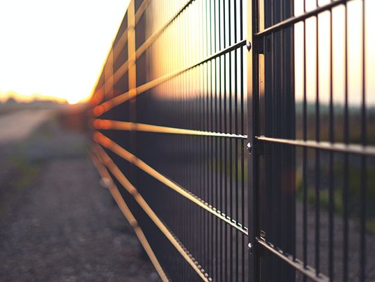 Ogrodzenia palisadowe – czy warto wybrać takie rozwiązanie na swoją posesję?