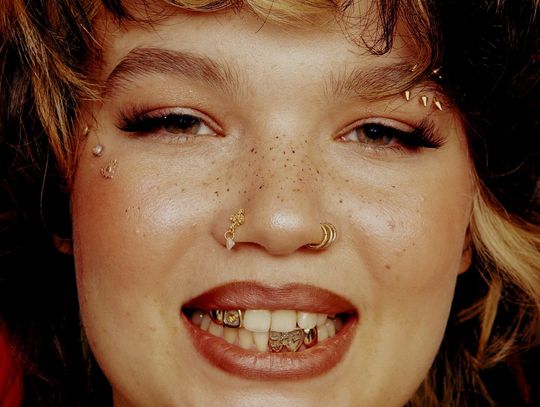 „One Thing” – premierowa piosenka Loli Young