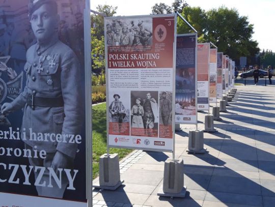 Plenerowa wystawa w Sochaczewie. Harcerki i harcerze w obronie Ojczyzny. Rok 1920