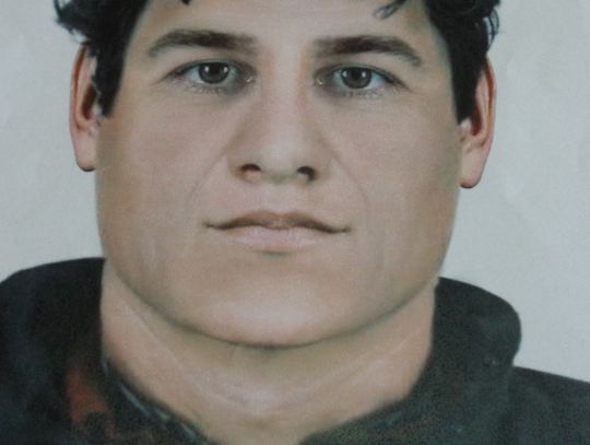 Podawał się za policjanta i wyłudził od starszej kobiety pieniądze