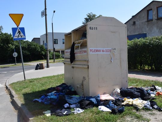 Pojemnik z odzieżą używaną bez właściciela