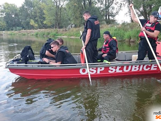 Policja znalazła zwłoki mężczyzny, prawdopodobnie jest to 35 latek, który ratował syna a sam utonął