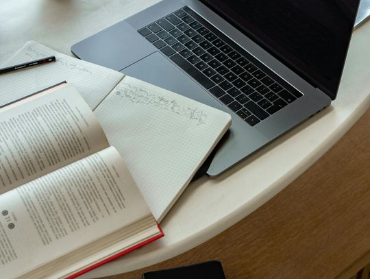 Praktyczny przewodnik dla uczniów i rodziców - jak wybrać najlepsze podręczniki do liceum?