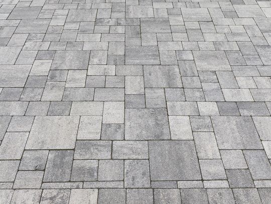 Profesjonalne usługi brukarskie w Pruszkowie – trwałe i estetyczne podjazdy oraz ścieżki dla Twojego ogrodu