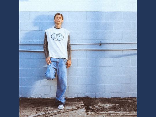 Roztańczony mgk zapowiada album singlem „cliché”