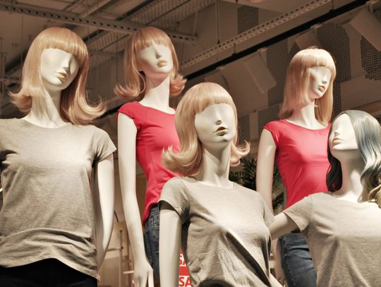 Sekrety łowienia modnych okazji - jak kupować stylowo i oszczędnie