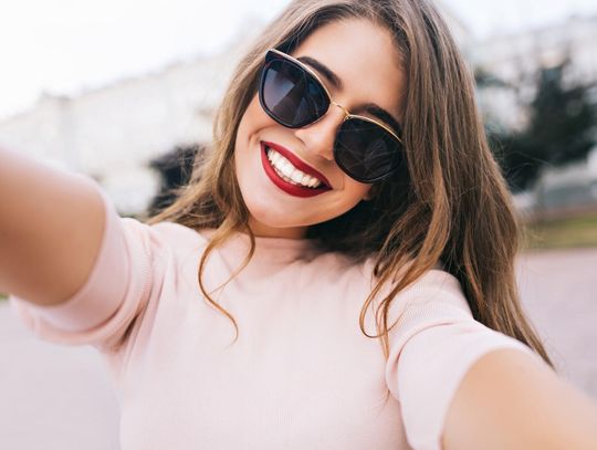 Śnieżnobiały uśmiech - najskuteczniejsze metody wybielania zębów