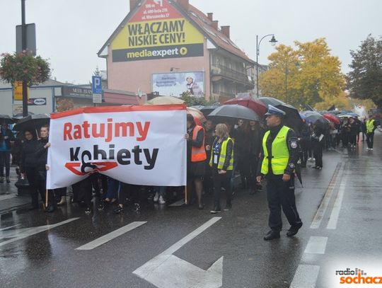 Sochaczew: #CzarnyProtest - Kobiety protestują przeciwko zaostrzeniu prawa aborcyjnego