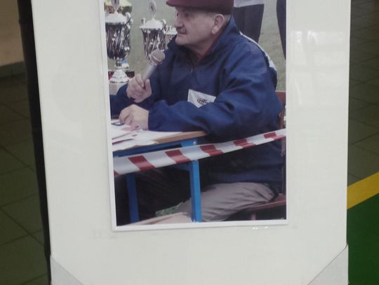 Sport: W Sochaczewie trwa Memoriał Sylwestra Rozdżestwieńskiego w badmintonie o Puchar radia Sochaczew 