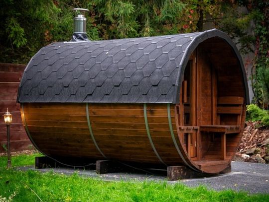 Ta sauna wygląda jak design z luksusowych kurortów. A możesz ją mieć w swoim ogrodzie