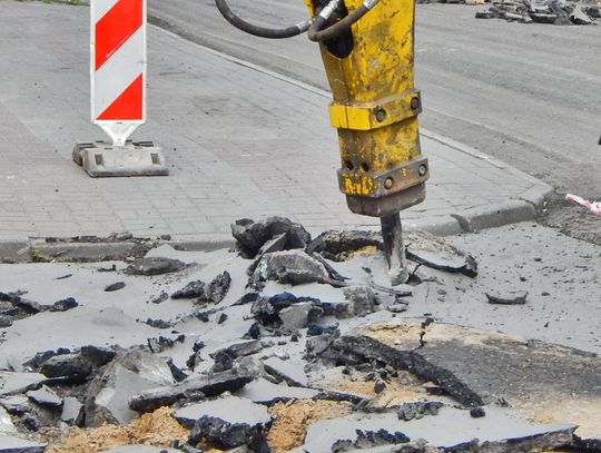 Trojanowska nadal zamknięta przy przejeździe kolejowym