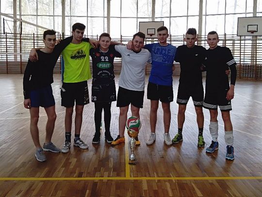 Wilki najlepsze przy siatce