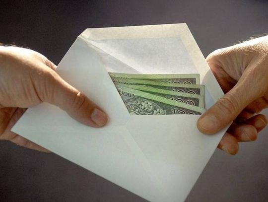 Żądał łapówki za pozytywne załatwienie sprawy