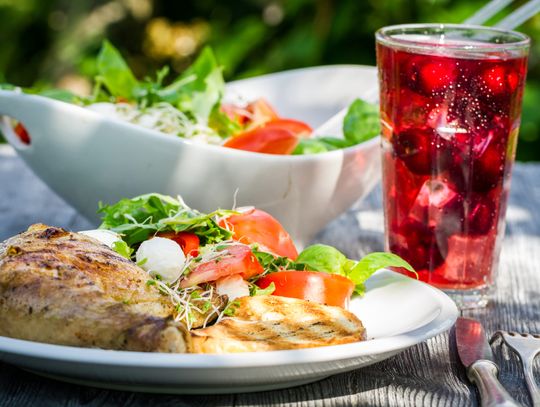 Zobacz, jak zdrowe odżywianie oferowane przez catering dietetyczny wpływa na zdrowie!