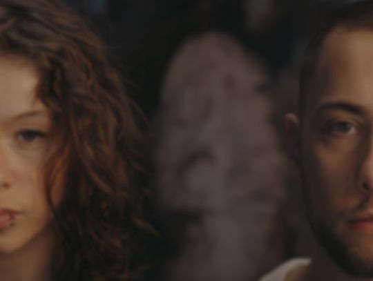 Zuza Jabłońska w nowym singlu „Jak to jest" z gościnnym udziałem Michała Szczygła!