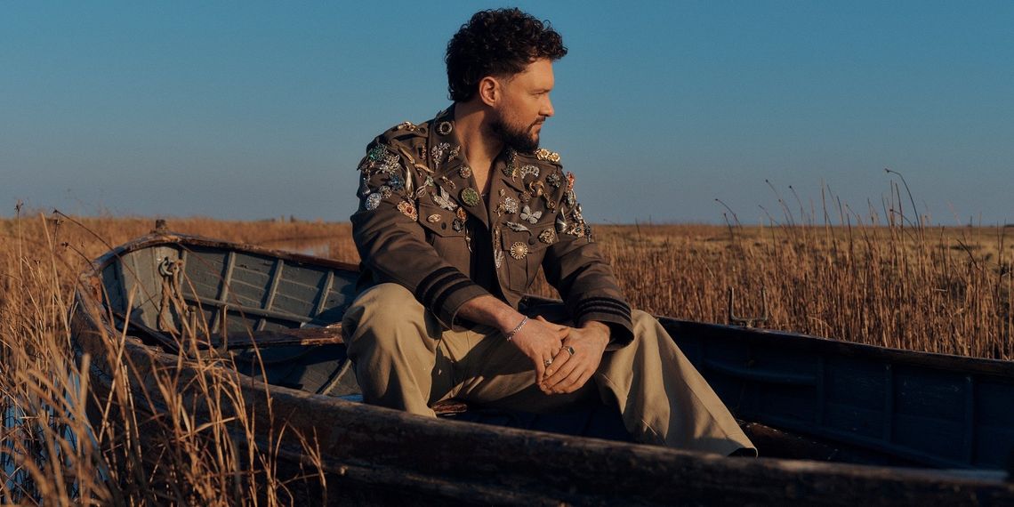 Calum Scott z dumą prezentuje nowy album „Avenoir”