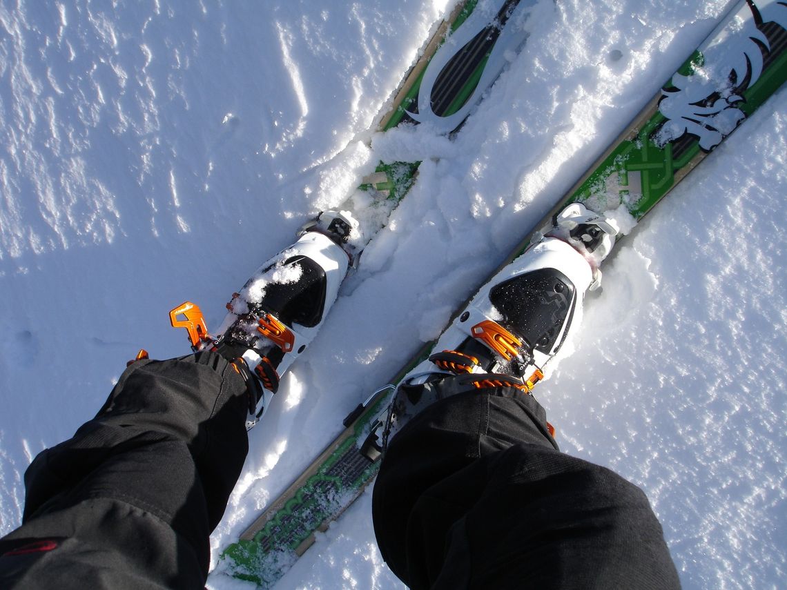 Czym powinny wyróżniać się buty narciarskie?