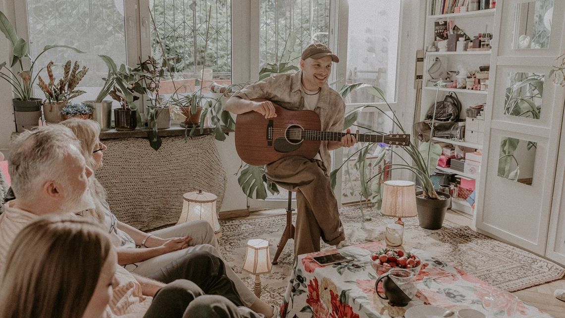 Doceńmy drobne rzeczy, które mamy w życiu - wywiad z Maksem Łapińskim [25.03.2026r]