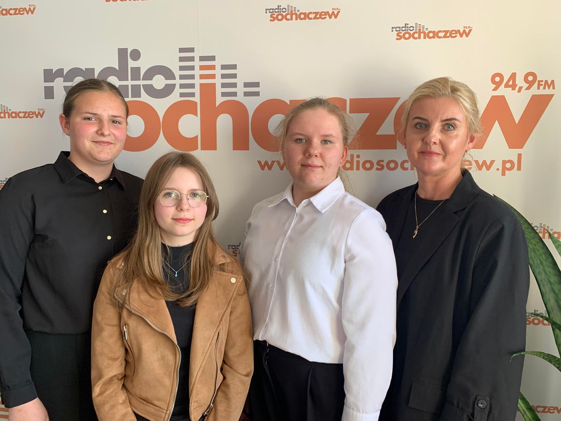 Izabela Nowacka i uczennice 30.04.2025 Izabela Nowacka i uczennice 30.04.2025