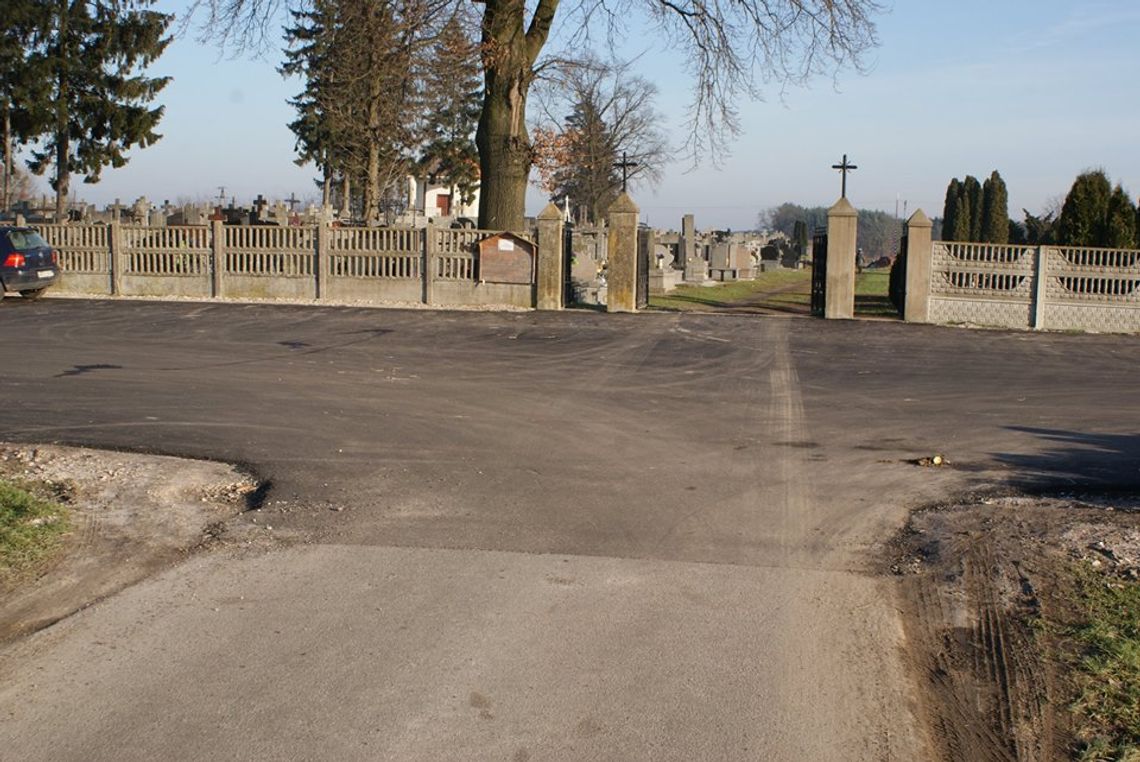 Lepsza droga przy cmentarzu w Brochowie