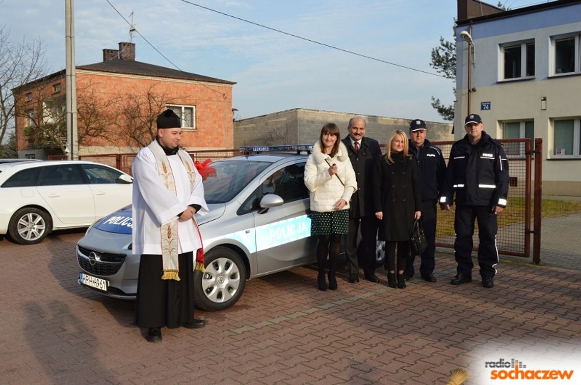 Młodzieszyn: Przekazanie samochodu dla Policji
