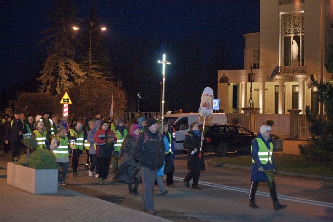 Nocne pielgrzymki z Miedniewic do Niepokalanowa