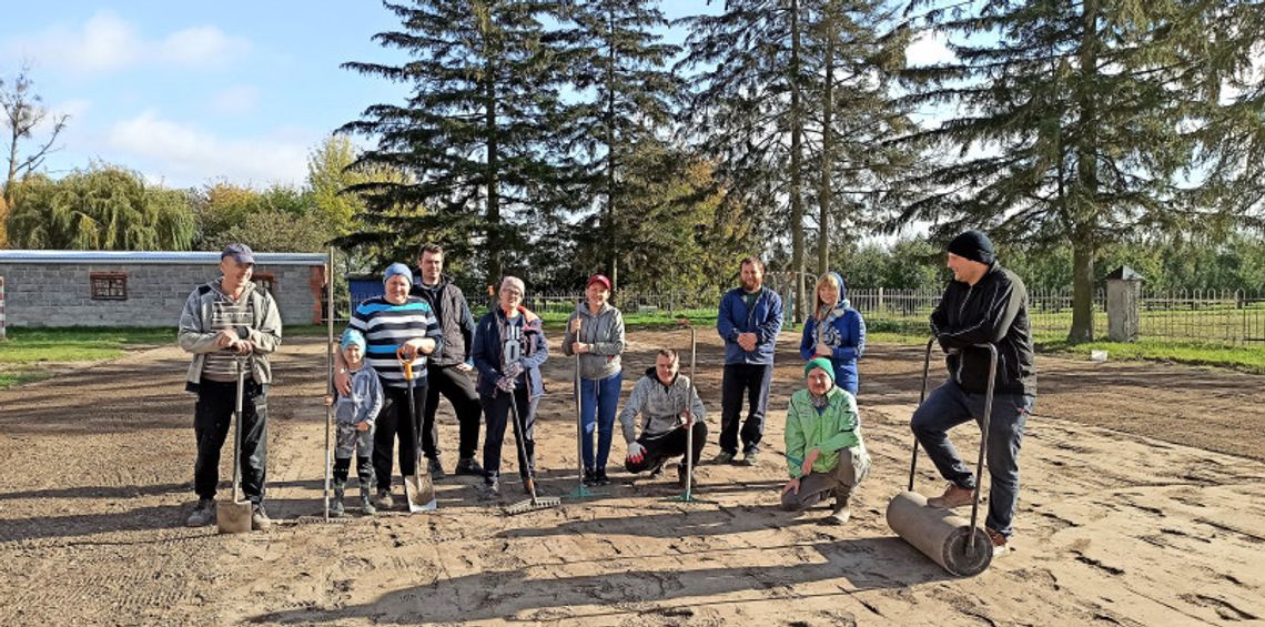 Nowe boisko sportowe w Kapturach Nowe boisko sportowe w Kapturach