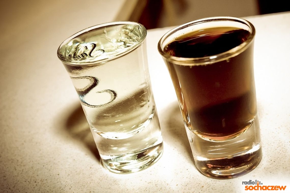 Pijani rodzice opiekowali się dziećmi Pijani rodzice opiekowali się dziećmi