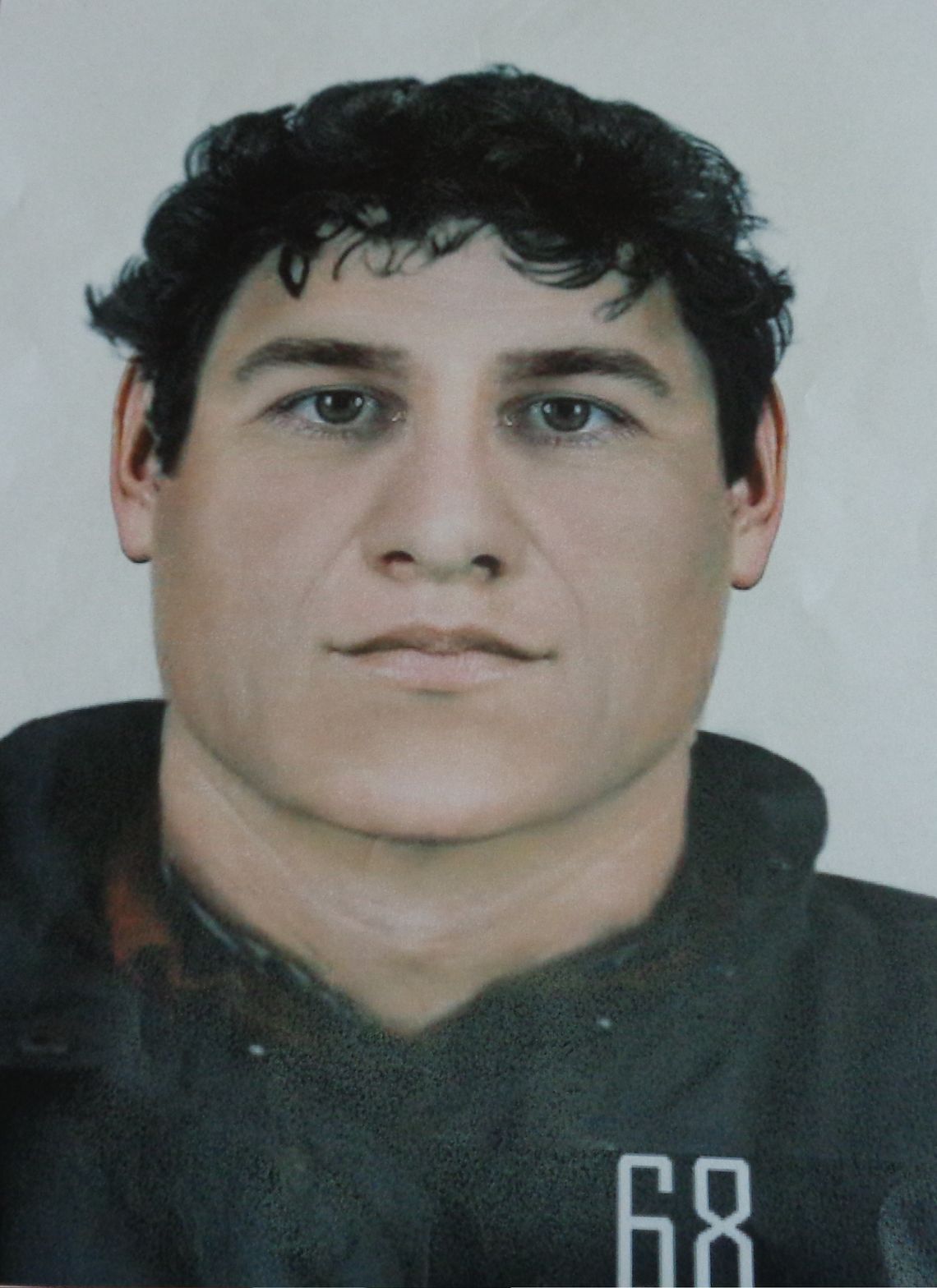 Podawał się za policjanta i wyłudził od starszej kobiety pieniądze