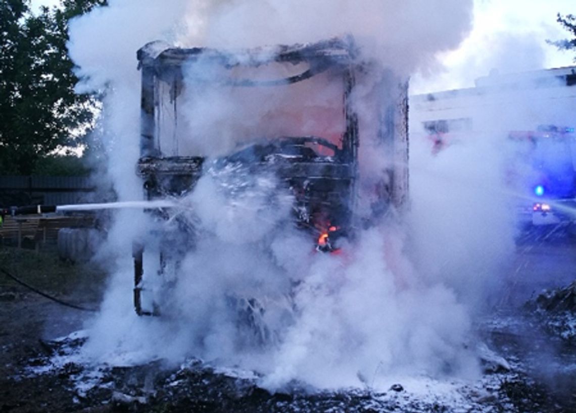 Pożar samochodu ciężarowego w Konarach